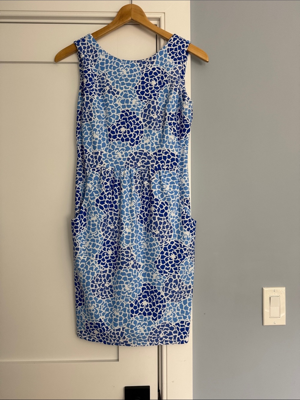 Jude Connally Blue Floral Print Sleeveless Midi Dress